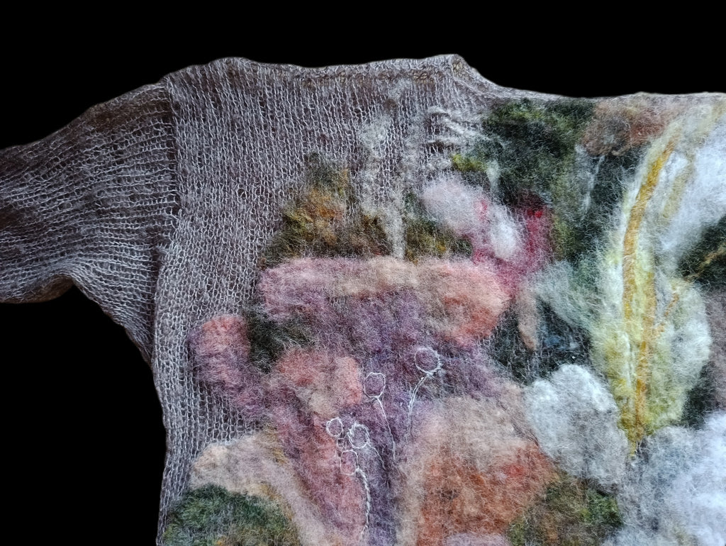 Sweter z kaszmiru z filcowanymi kwiatami