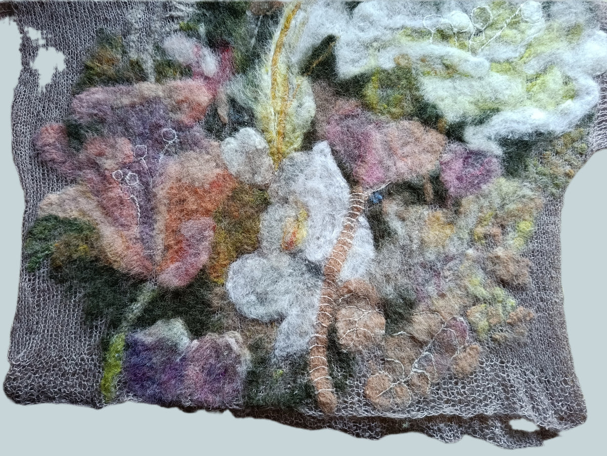 Sweter z kaszmiru z filcowanymi kwiatami